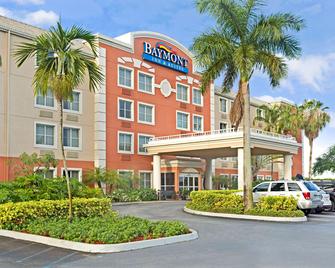 迈阿密机场西贝蒙特旅馆及套房酒店 - 多拉 - 建筑