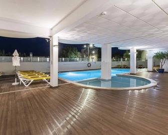阿尔沃图瑞斯提克斯酒店 - Alvor - 游泳池