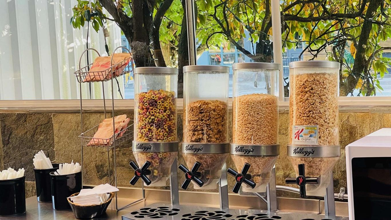 温哥华机场温德姆华美达酒店