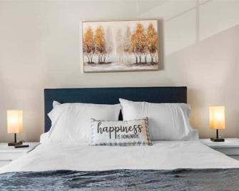 Upscale 1br/1ba: Resort Vibes, City Edge, Bliss - 墨尔本 - 睡房