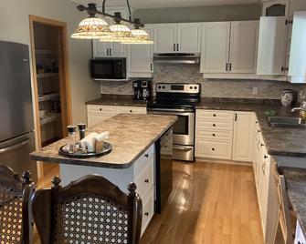 Lake Life meets Country Living Near Gimli - 吉姆利 - 厨房