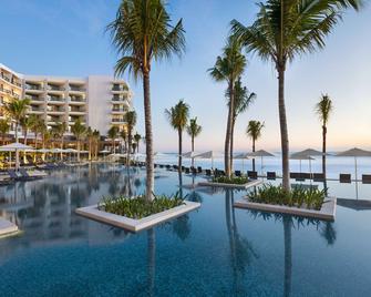 Hilton Cancun, an All-Inclusive Resort - 莫雷洛斯港 - 游泳池