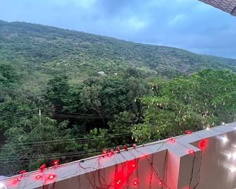 皇家别墅 - 維沙卡帕特南 - 阳台