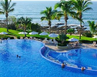 Luxury Ocean View Junior Suite at Mazatlan's Premier Resort - 马萨特兰 - 游泳池