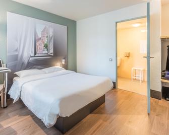 波尔多梅里尼亚克 B&B 酒店 - 梅里尼亚克 - 睡房