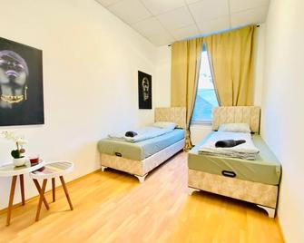 Bright 5BR Shared Apartment w Great Transport Link - 维也纳 - 睡房