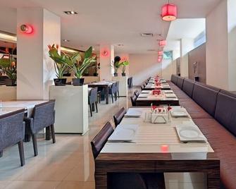 酷比克斯酒店 - 布拉索夫 - 餐馆