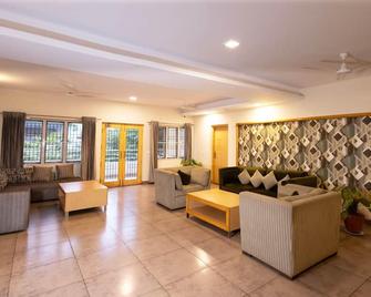 Classic Boutique Hotel & Luxury Service Apartments - 維沙卡帕特南 - 休息厅
