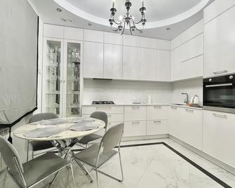 Home Apart Sverdlova str 26 - 明斯克 - 厨房