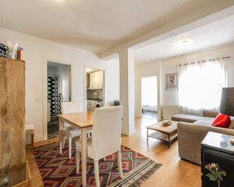 apartamento en plaza de ventas - 马德里 - 餐厅