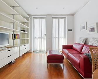 Cosy Apt Just 350m From M3 'lodi' Underground - 米兰 - 客厅