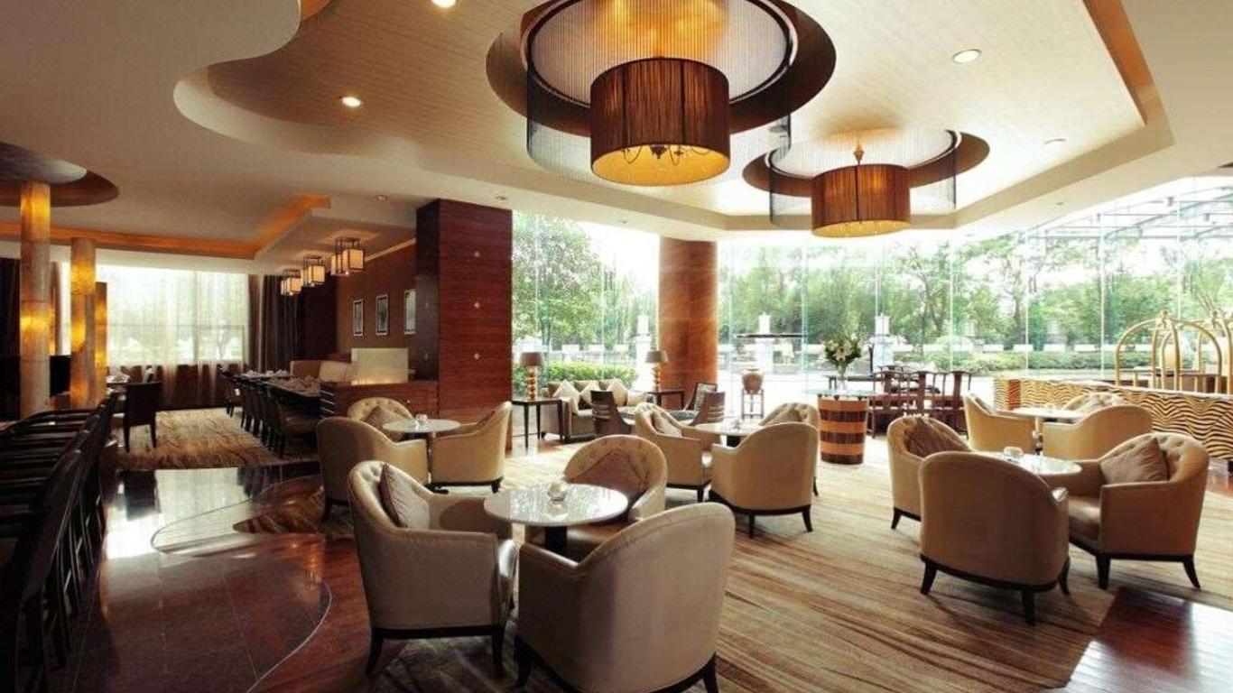 昆山新港湾铂尔曼酒店