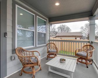 New Spacious Home 2 Miles From Downtown - 纳什维尔 - 阳台