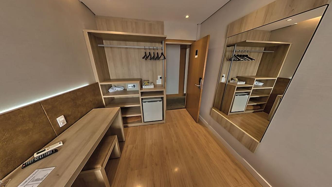 谢尔顿酒店