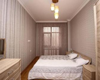 New and cozy apartment near Yerevan city center , 70 sq with all amenities. - 埃里温 - 睡房