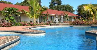 普库威酒店 - 安加罗阿 - 游泳池