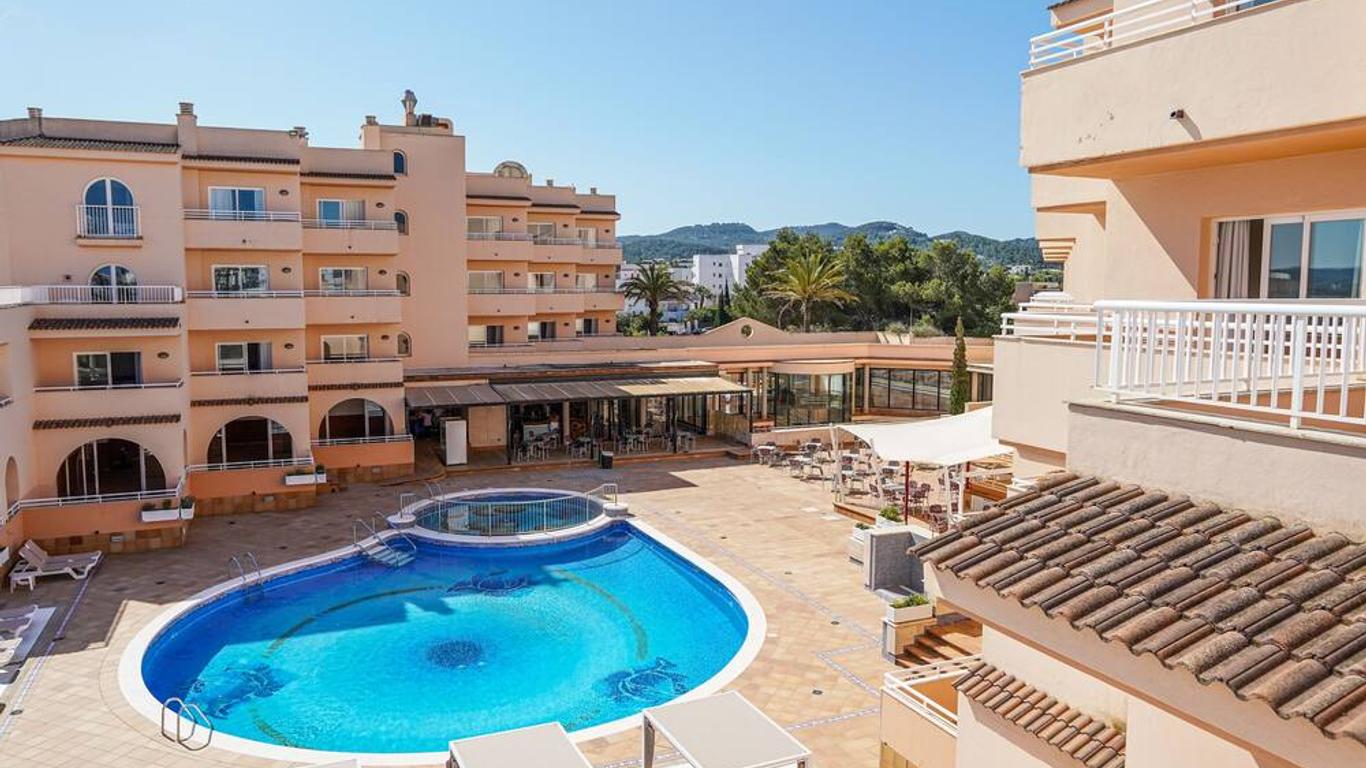只接待成年人的Rosamar Ibiza酒店