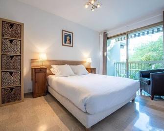 L'ESTEREL avec grand balcon vue mer aperçu et piscine - 戛纳 - 睡房