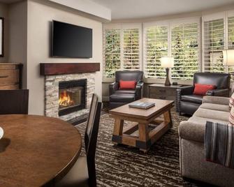 Vail Marriott Streamside - Shuttle to Slopes - 范尔 - 客厅