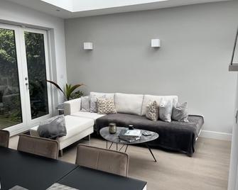 Beautiful 3 bed house in Rathgar short walk to Dublin city centre - 都柏林 - 客厅