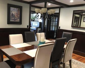 Historic house renovated for modern convenience - 波士顿 - 餐厅