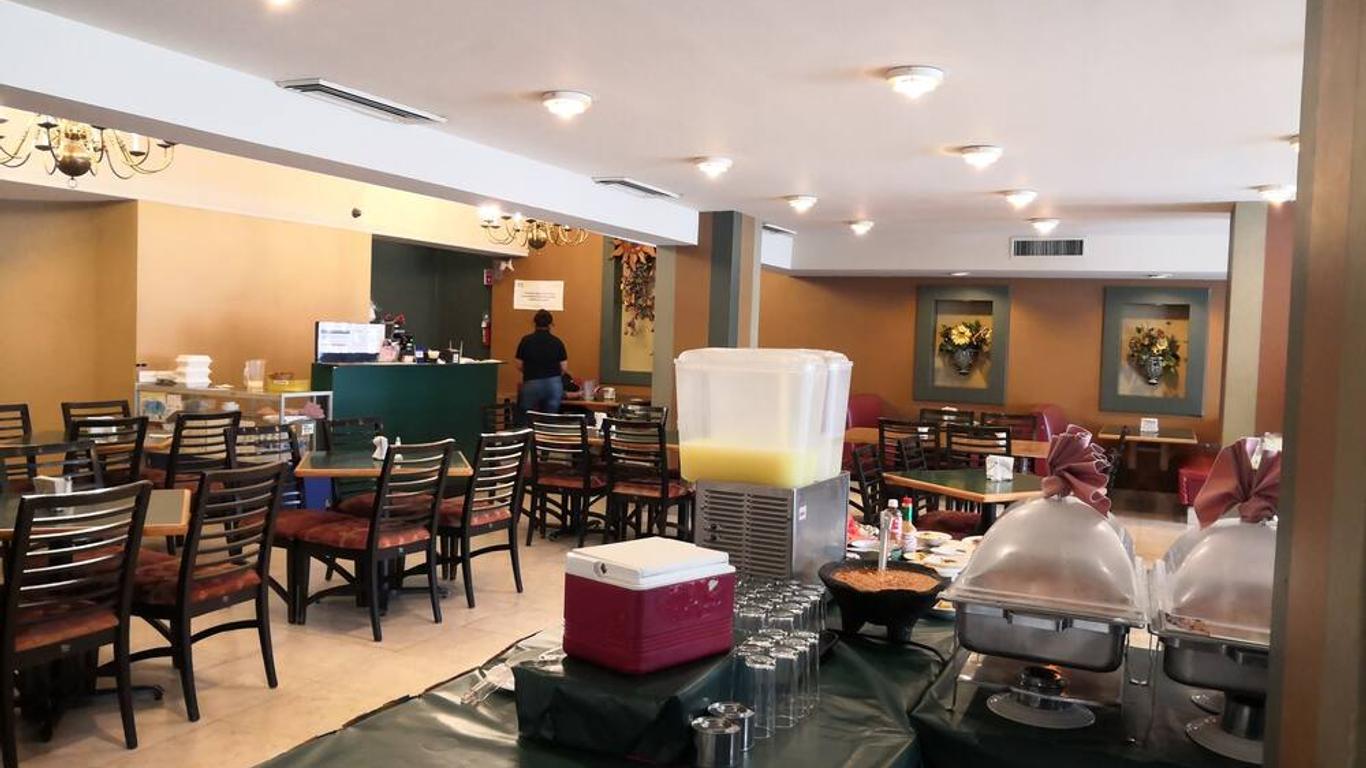 蒙特瑞中心森玛尔酒店