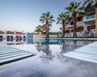 安格莉卡公寓式酒店 - 圣尼古拉斯(克里特岛) - 游泳池