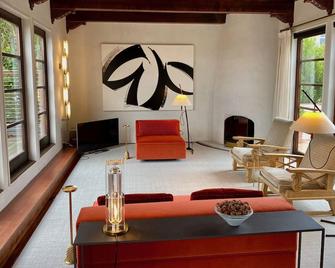 Mediterranean Revival Flat with Spectacular Views - 旧金山 - 客厅