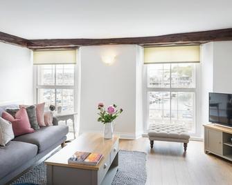 Blue Skies Apartment - Harbour Views - 托基 - 客厅