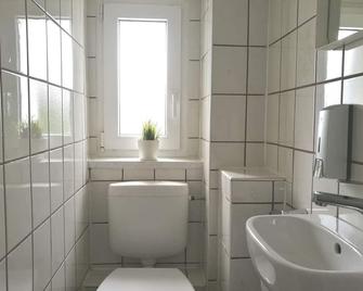 4-Zimmer Haus In Leipzig, Naehe Des Pors - 莱比锡 - 浴室
