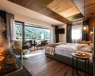Hotel Ladinia Dolomites View - 博萨迪法萨 - 睡房