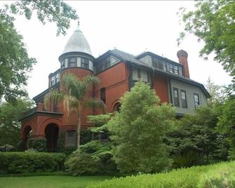 Historic District Cottage Suite with a Fresh, Youthful Decor. - 萨凡纳 - 建筑