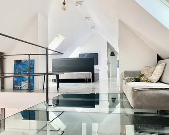 Schöne Dachgeschoss-Maisonette Wohnung - 慕尼黑 - 客厅