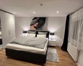 Bright, newly renovated TOP flat in a central location - 奥斯纳布吕克 - 睡房
