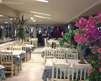 帕德嫩艺术酒店 - 帕拉利亚卡泰里尼斯 - 餐馆