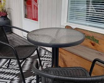 Sea Captain's Suite:\nCozy Retreat in the Heart of the Downtown New Glasgow! - 新格拉斯哥 - 露台