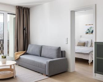 Stay2gether Japandi Homestay for 4 - Metro B Luka - 布拉格 - 客厅