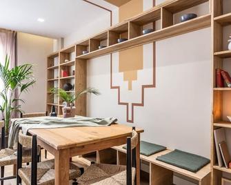 Sabha - 3 bedrooms in Almagro - 马德里 - 餐馆