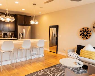 Modern Jefferson Park Duplex! Minutes to Downtown, Aquarium, Lohi and Highlands - 丹佛