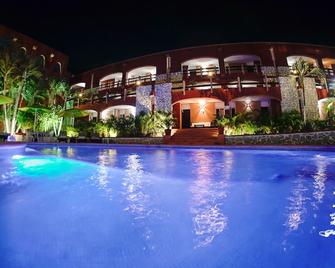 兹华卡拉科尔酒店 - 锡瓦塔塔内霍 - 游泳池