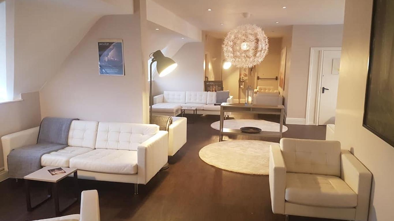 华威郡沃顿大厅 Spa 美居酒店
