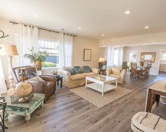 Long Beach Craftsman House. Historic District House-Centrally Located - 长滩 - 客厅