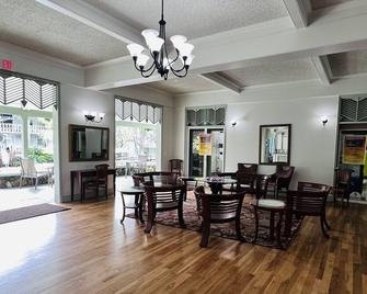 Modern and Renovated Ocean Front Studio in Kona! Best Location! - 科纳 - 餐厅