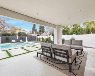 Luxury Modern House with Pool and Fountains - 萨克拉门托 - 游泳池