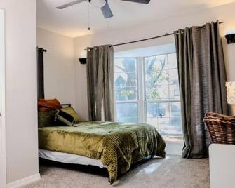 Eclectic Haven Kcmo - 堪萨斯城 - 睡房