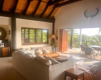 Sun Sea Surf - Stunning Fijian Villa - Your Island Getaway - 马洛洛来来 - 客厅