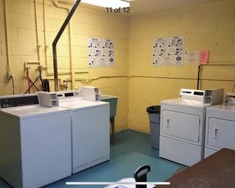 Quiet, Remodeled 1BR/1BA Condo in Annandale, VA w/pool near DC - Annandale - 洗衣设备