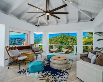 Sunset Sanctuary: Your Dream Caribbean Getaway! Professionally decorated 5br with huge pool/deck and lots of space! - 圣托马斯岛 - 客厅