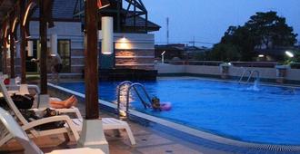 黛瓦拉奇酒店 - 楠府 - 游泳池