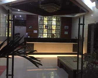 翡翠酒店及餐厅 - 努库阿洛法 - 柜台